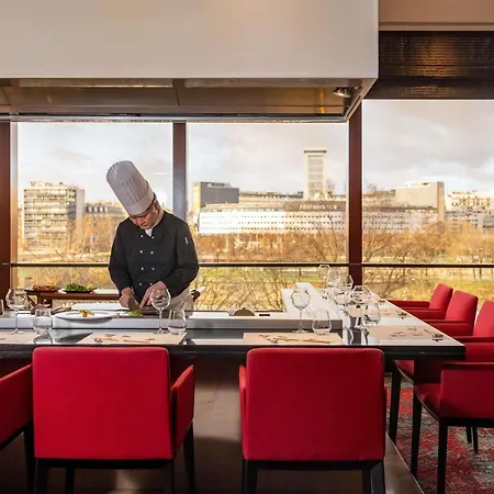 Novotel Centre Tour Eiffel 4* Parigi