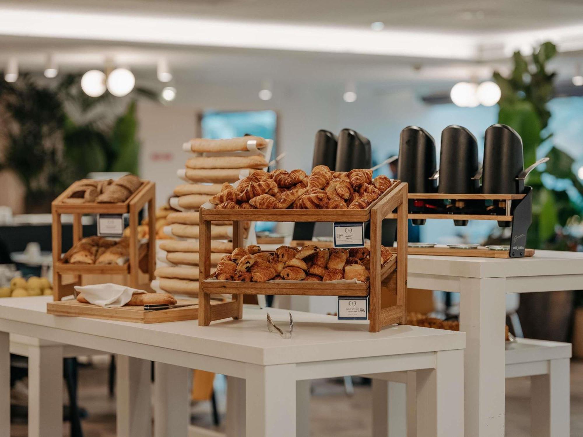 Novotel Centre Tour Eiffel Hotel 4*