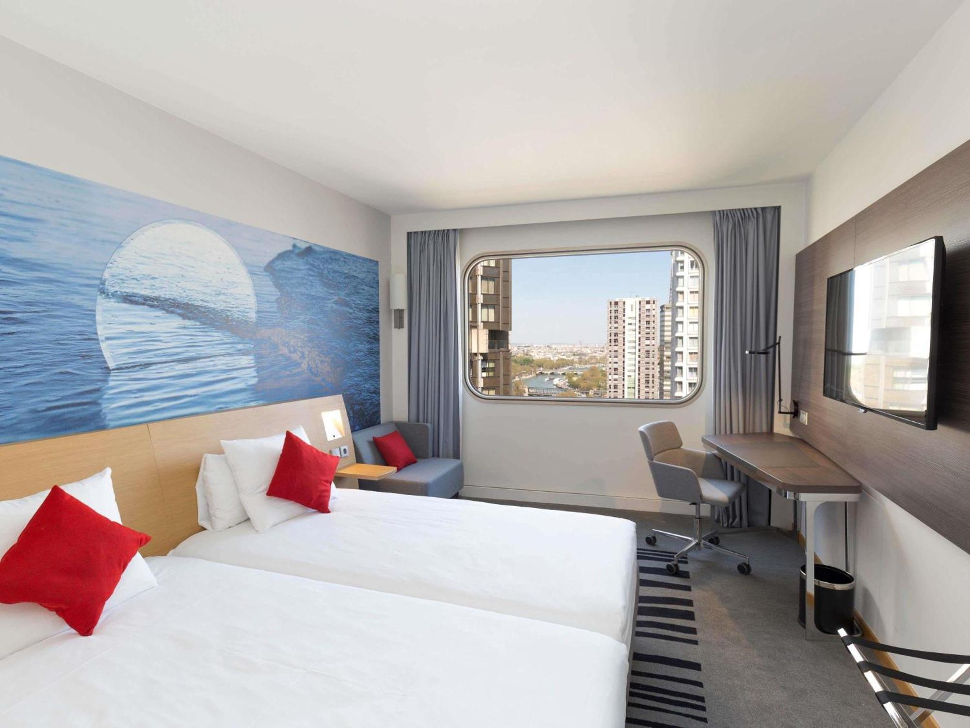 Novotel Centre Tour Eiffel Hotel 4*